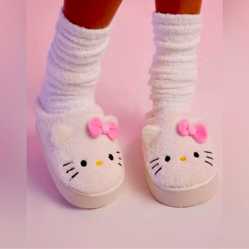 Forever 21 White and Pink Hello Kitty Slippers